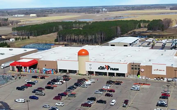 Kingsbarn Purchases Two Fleet Farm  Retail Centers in Minnesota and Wisconsin